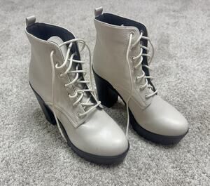 Seychelles Lacey Combat Boots Bone Ivory Lace Up Block Heel Women’s Size 9